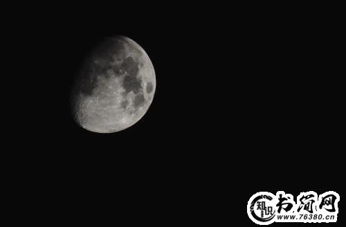 对月亮描写的句子 描写月亮的句子