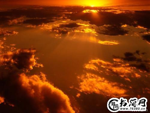 天空描写的句子 描写傍晚的天空的句子