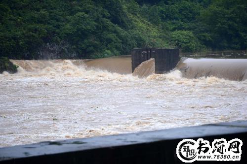 描写河水的句子是 描写河水的句子