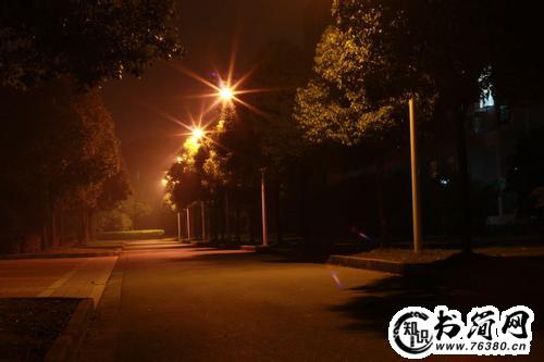 关于路灯的唯美句子 描写路灯的优美句子