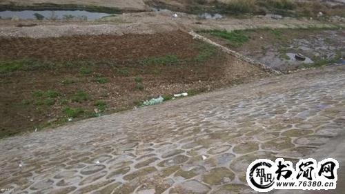 描写河堤的句子 河堤附近的景色